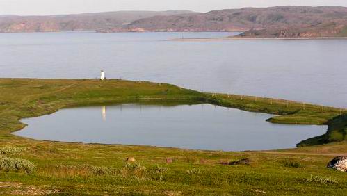 Озеро Могильное на острове Кильдин