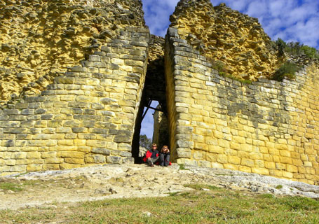 Стены крепости чачапойя