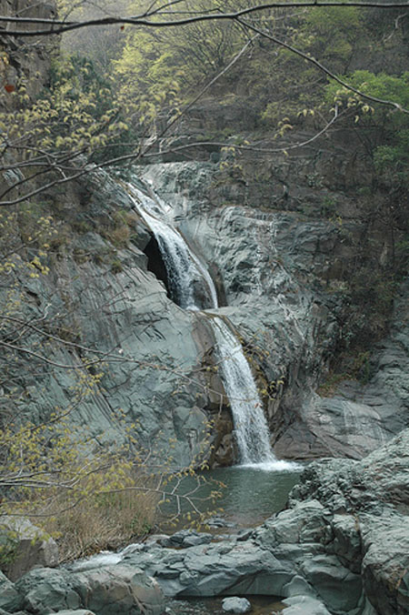 Природная аномалия - водопад в Шэньси
